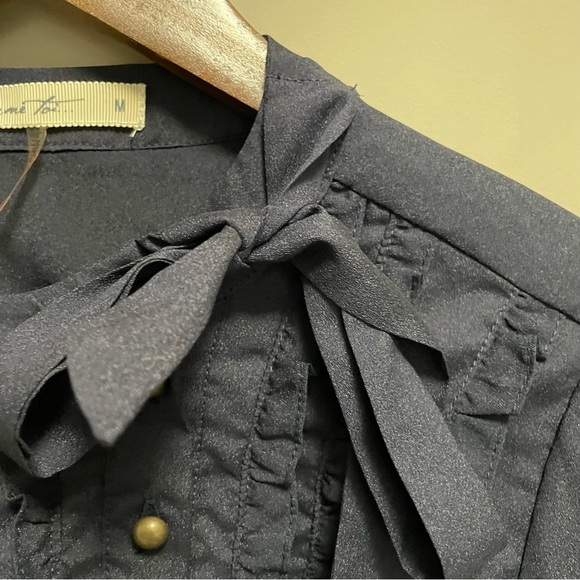 Comme Toi Blue Blouse Dress Shirt with Ruffle Detail Women’s Medium - Picture 4 of 7